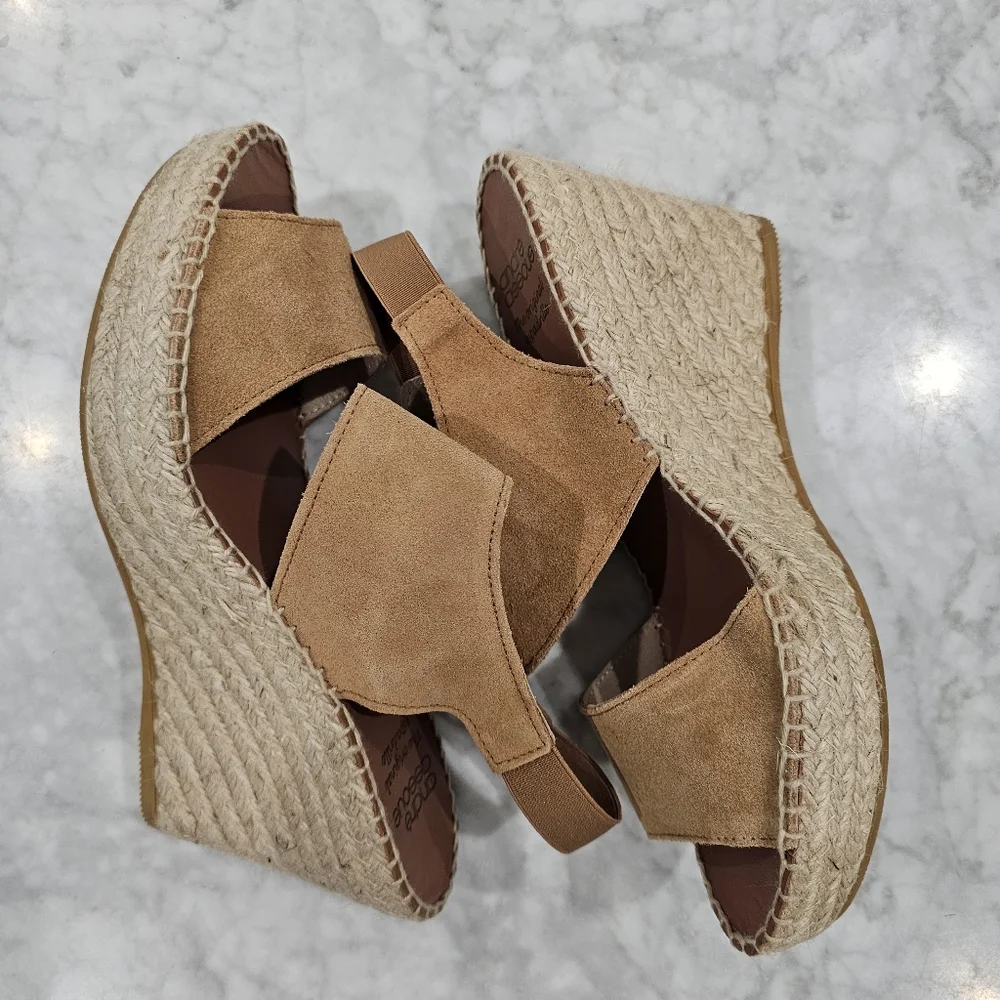 NWOB Andre‎ Assous Suede Camel Espadrille Wedge Sandals size 10